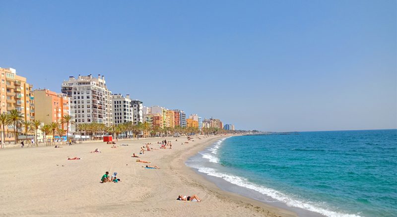 Город Альмерия, пляж