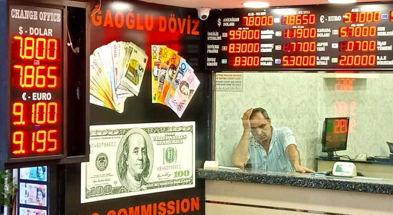 в Турцию лучше брать доллары или евро