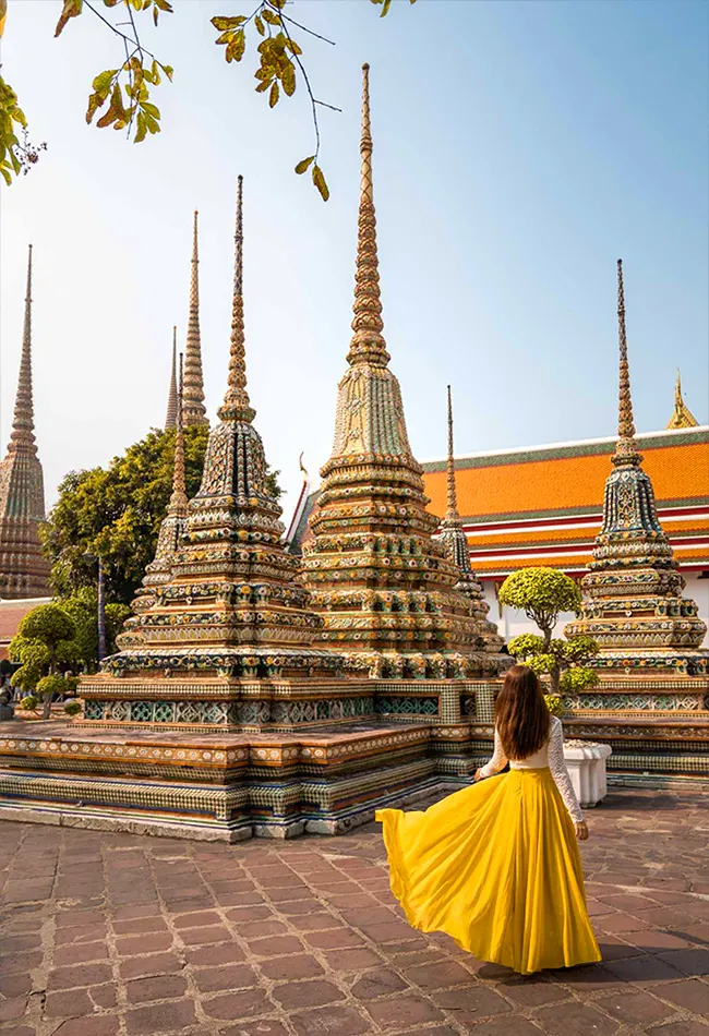 Посмотрите в Бангкоке Храм лежащего Будды