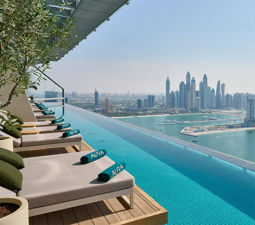 Бассейн на крыше отеля Aura Skypool, Дубай