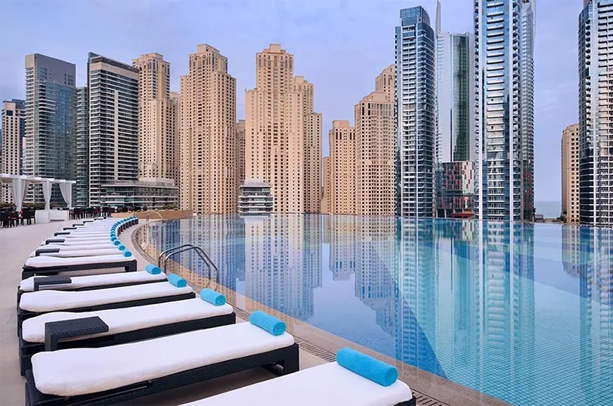 Бассейн отеля The Address Dubai Marina Residence
