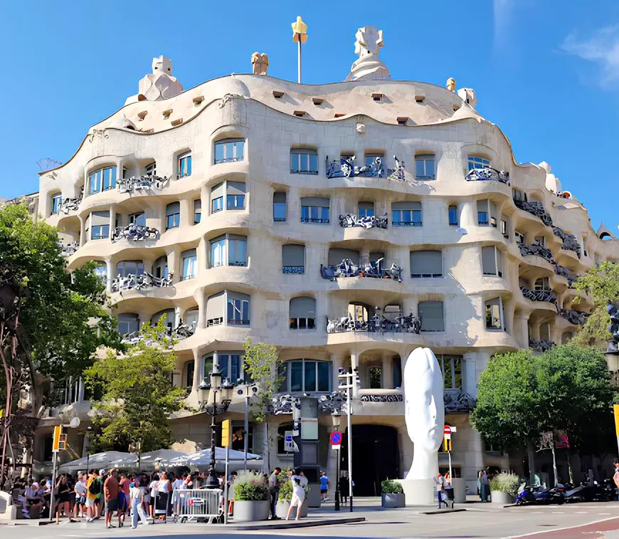 Один день в Барселоне не обойдется без знаменитого здания Casa Pedrera