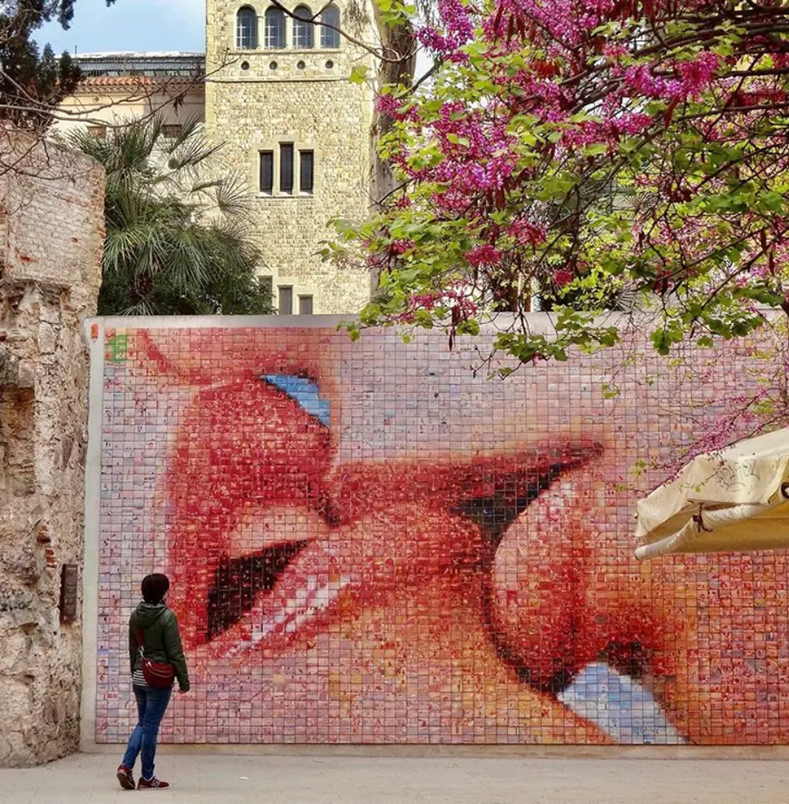 Стрит-арт в Барселоне: Mural del Beso (Поцелуй)