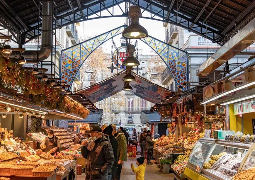 Знаменитый рынок Boqueria в Барселоне