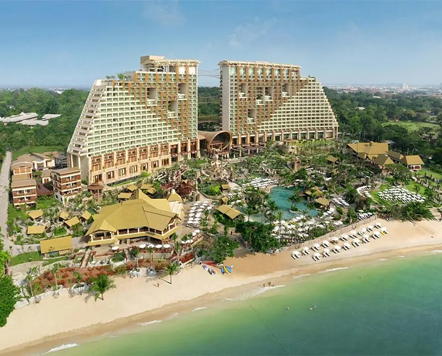 Вид с высоты на отель Centara Grand Mirage в Паттайе