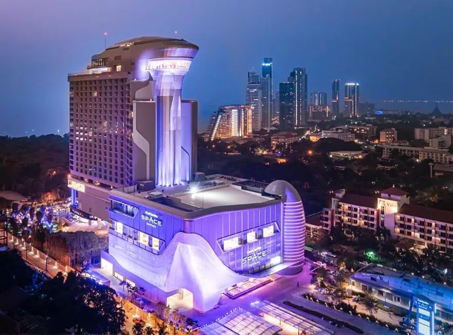 Необычный отель Grand Centre Point Space в Паттайе