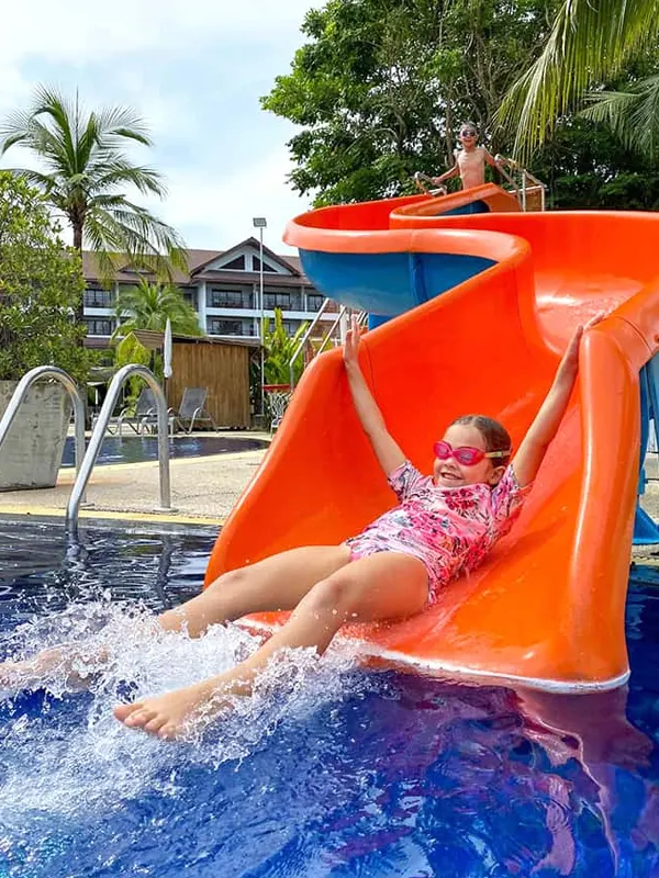 Водные горки для детей в отеле Sunwing