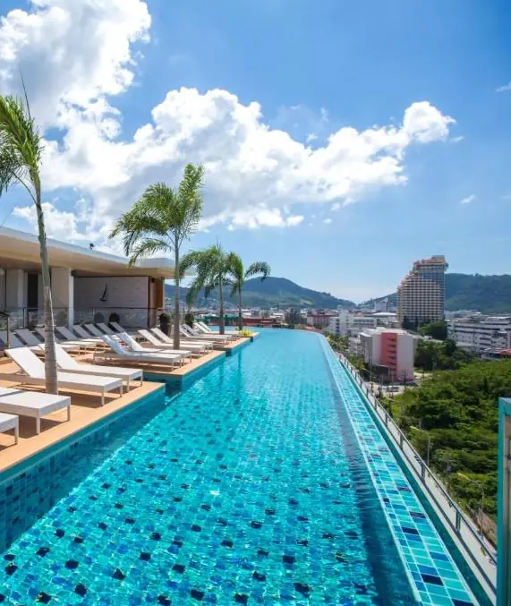 Бассейн отеля Marina Phuket