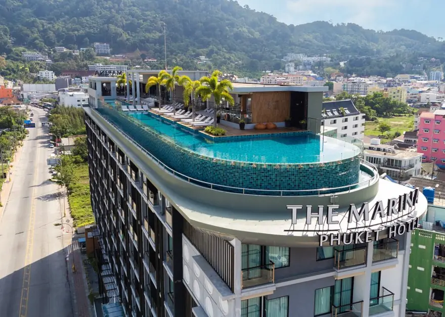 Бассейн на крыше отеля Marina Phuket, пляж Патонг