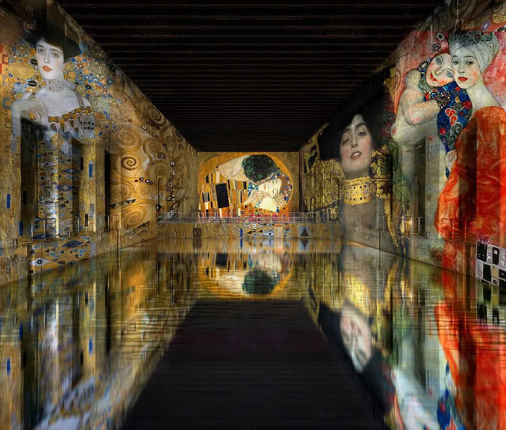 Обязательно посмотрите в Бордо музей Bassins des Lumières (Бассейны света). Экспозиция работ Климта
