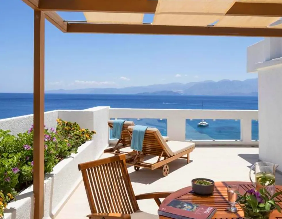 Элунда - элитный район на Крите. Вид из номера отеля Elounda Mare Relais
