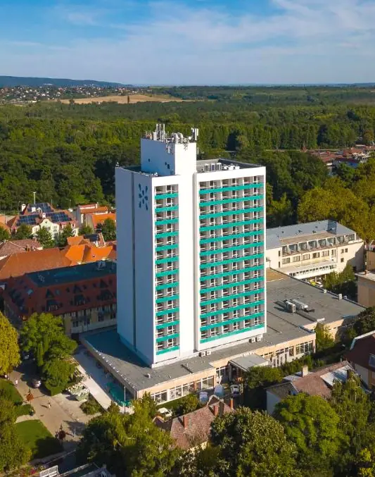 Вид на отель Huguesta Panorama в Хевизе