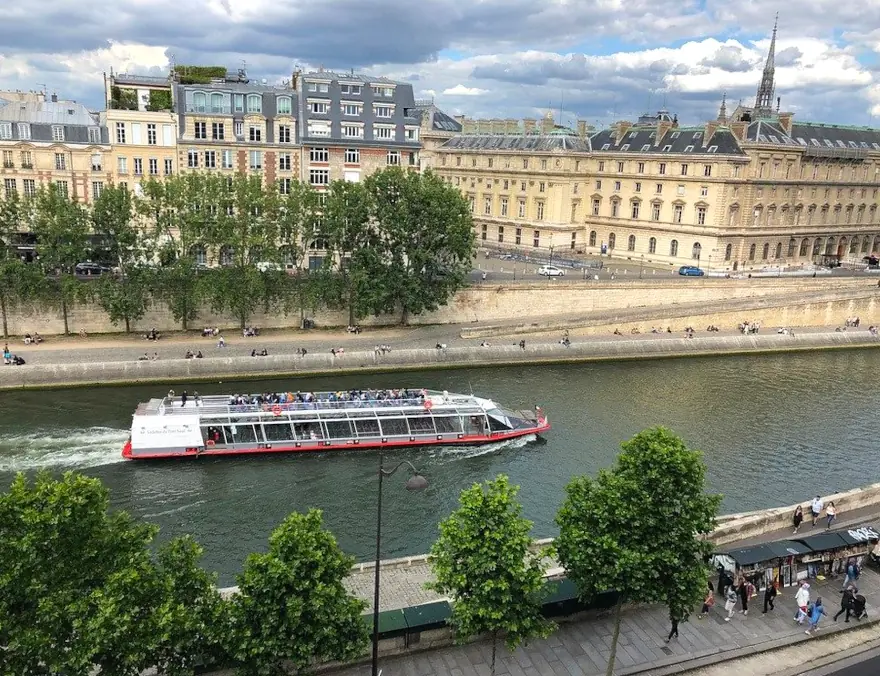 Вид из номера на реку. Отель Citadines Saint-Germain-des-Prés в Париже