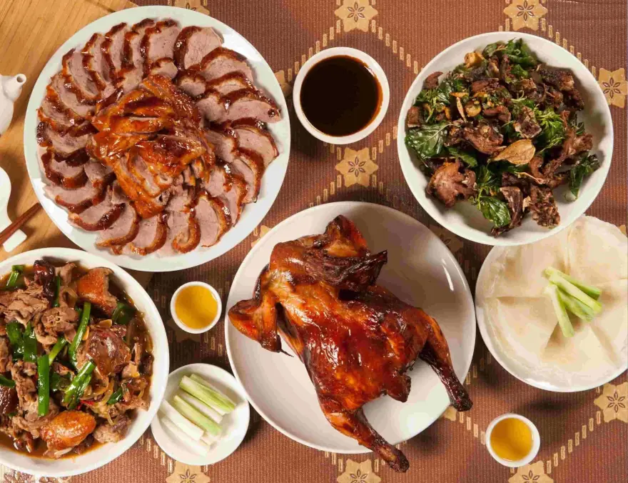 Утка по-пекински – популярное блюдо, которое нужно попробовать в Пекине