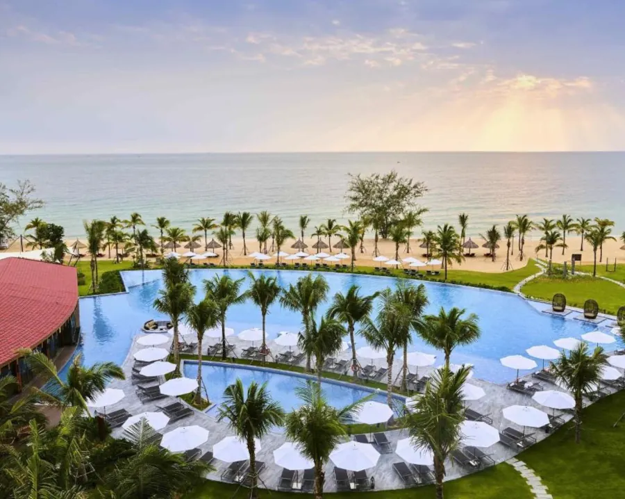 Пляж отеля Movenpick Villas & Residences, Фукуок, Вьетнам. Это лучший отель на пляже Куа Кан