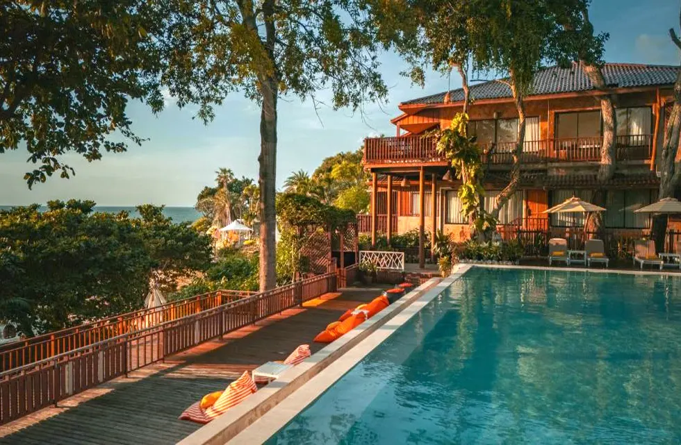 Birds and Bees Resort - отель на первой лини. Хороший вариант для первой самостоятельной поездки в Паттайю