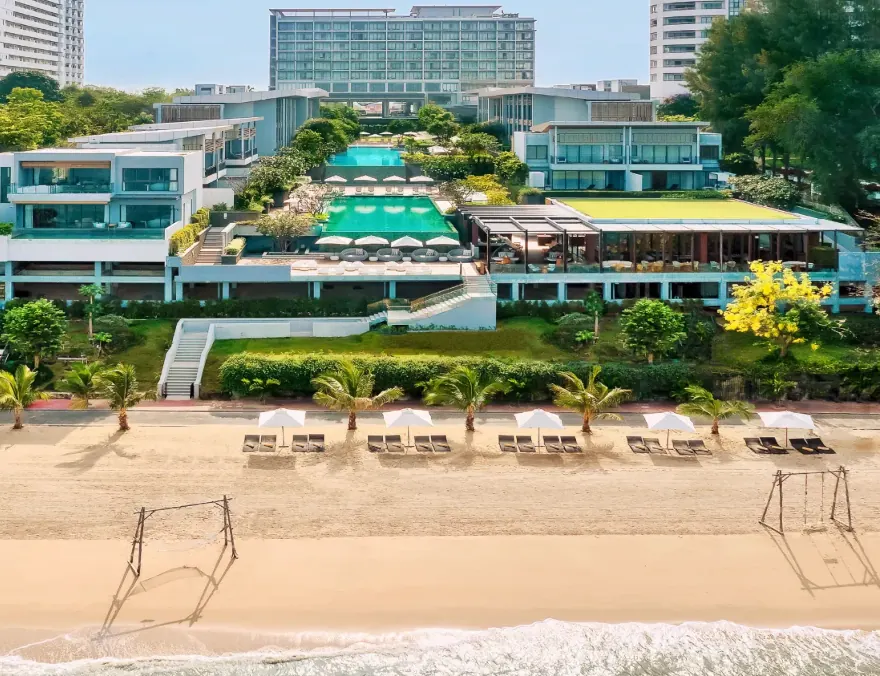 Пляж отеля Renaissance в Паттайе