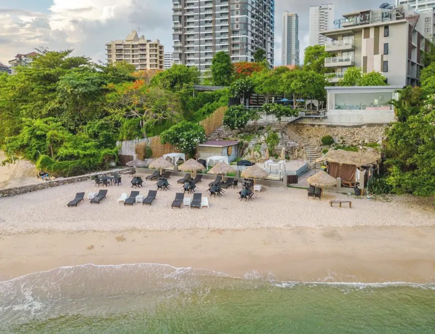 Пляж отеля Golden Tulip в Паттайе