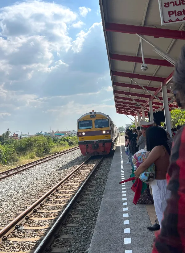 Поезд из Паттайи в Бангкок