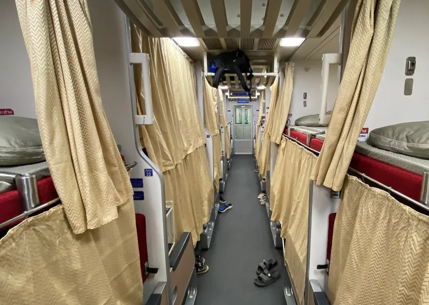 Вечер в поезде Бангкок-Чиангмай