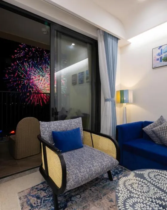 Выход на балкон в апартаментах Sol