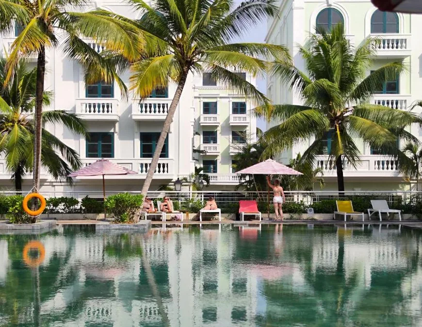 Наша самостоятельная поездка на отдых на Фукуоке: бассейн отеля в районе Сансет Марина