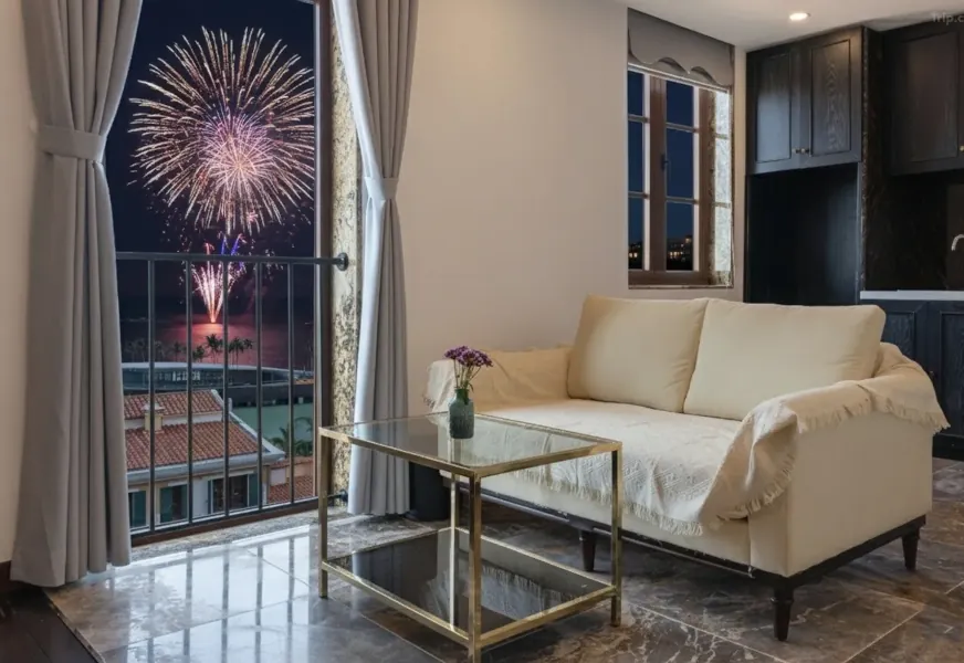 Вид на фейрверк из номера отеля The Nice Hotel Phu Quoc