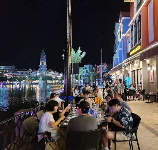 Ресторан морепродуктов Vua Hai San в Гранд Ворлд, Фукуок