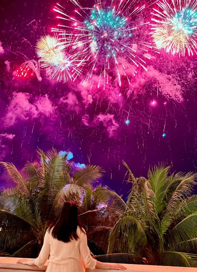 Вид на салют из нашего отеля в Сансет Таун на Фукуоке