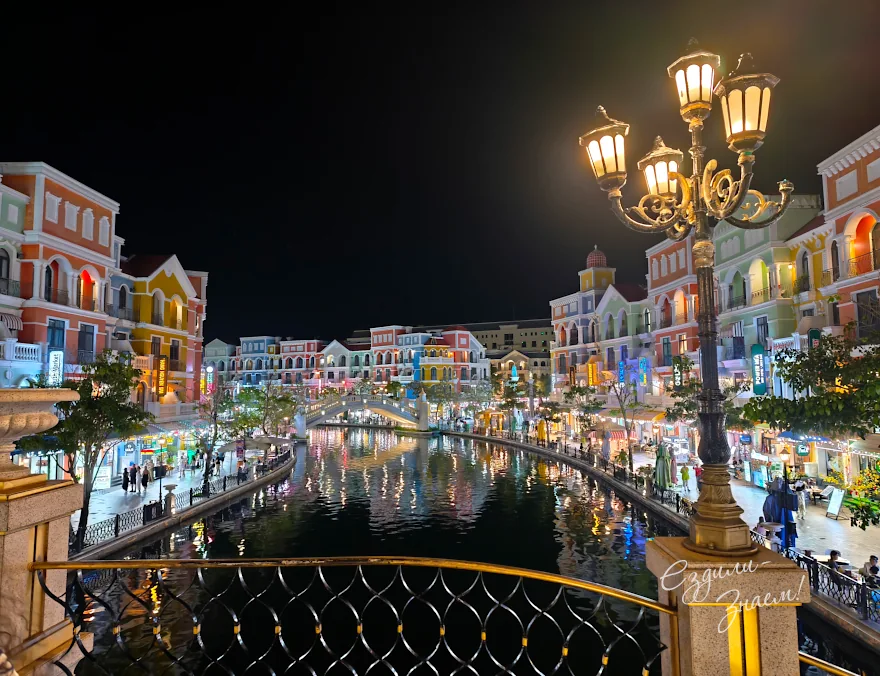 Вечерний вид на мосты и каналы в Гранд Ворлд,Фукуок