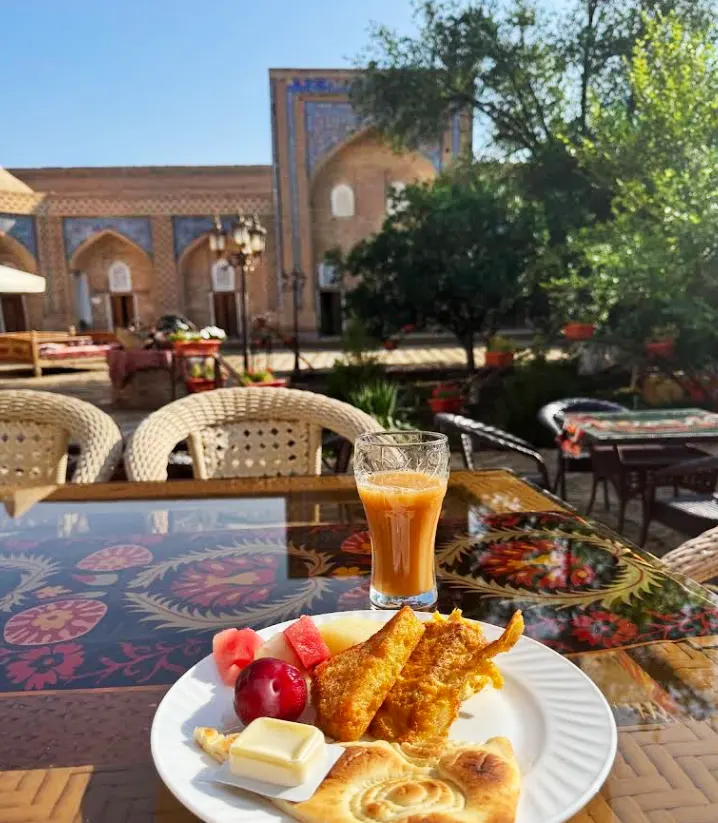 Исторический отель в Хиве, находится прямо в медресе