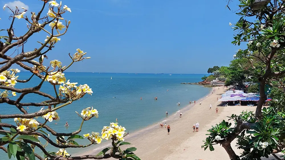 Пляж, где в Паттайе чистое море