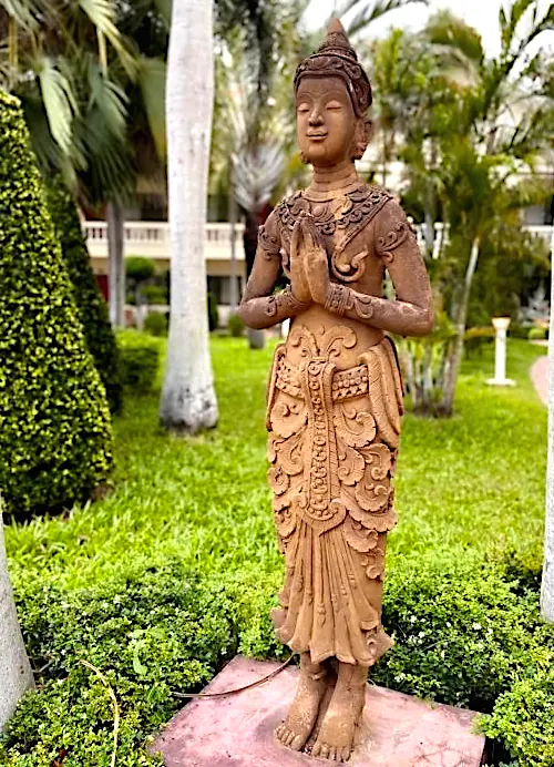 Тайский стиль дизайна территории отеля Thai Garden Resort
