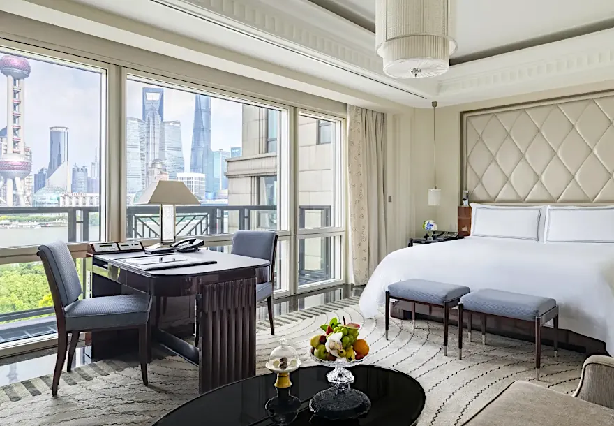 Номер "River View" в отеле The Peninsula в Шанхае