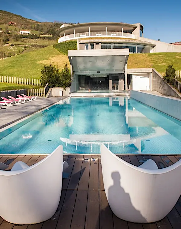 Открытые бассейны отеля Blau Gran hotel