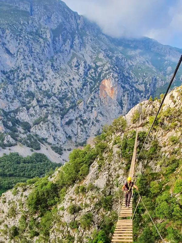 Пеший маршрут по скалам Vía ferrata de La Hermida