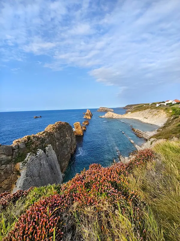 Флиши на пляже Арния (Playa de la Arnía) в Кантабрии (северная Испания)