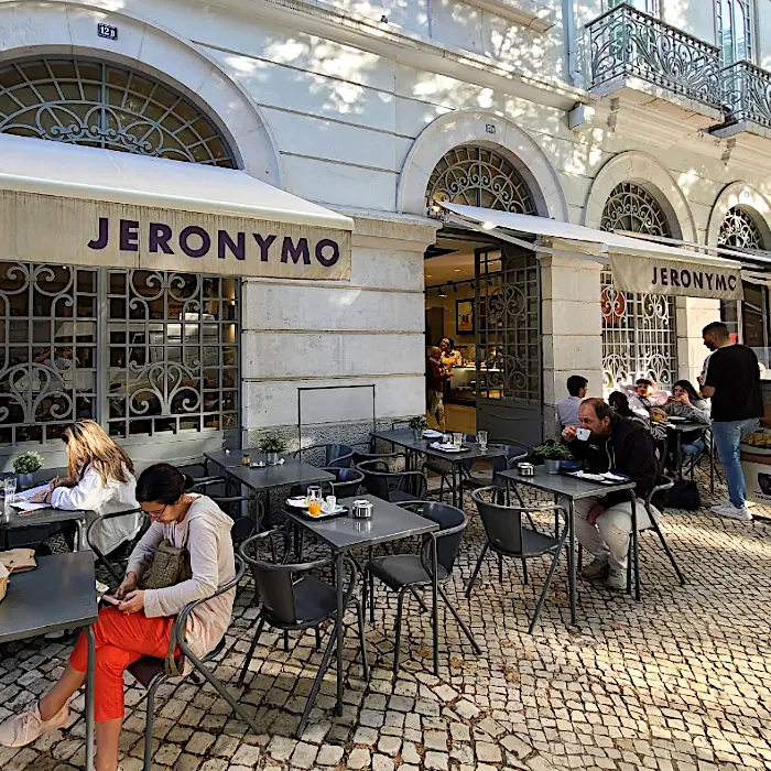 Вход в кофейню Jeronymo в Лиссабоне