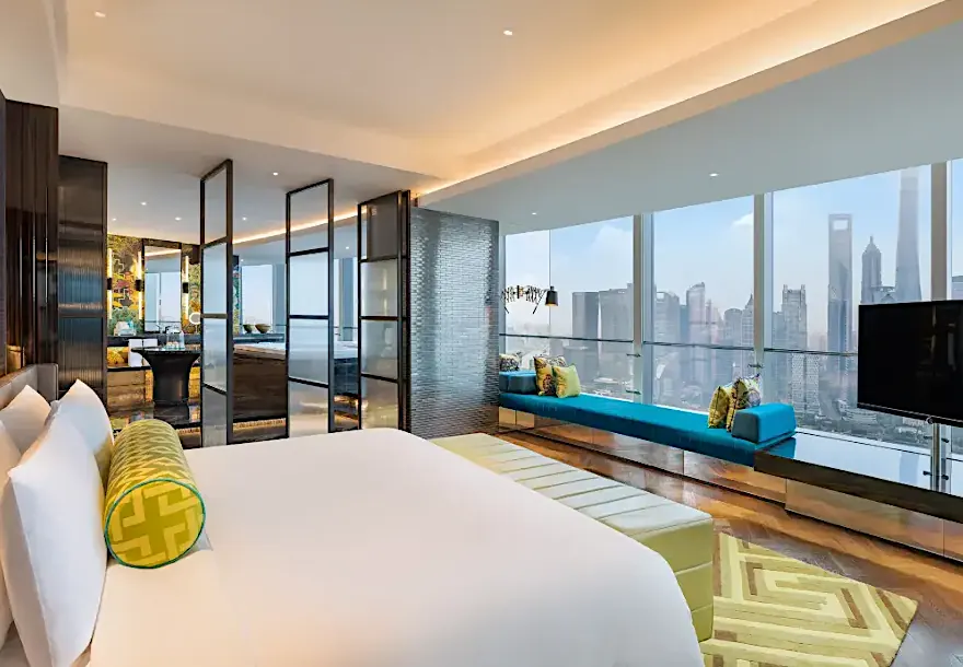 Вид на небоскребы из номера отеля W Hotel, Шанхай